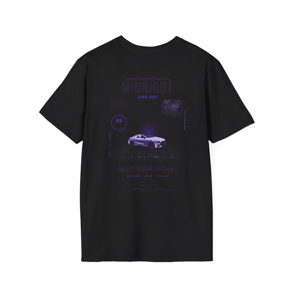 Camiseta Midnight Club — estampado «The City Sleeps, We Don’t»