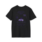 Camiseta Midnight Club — estampado «The City Sleeps, We Don’t»