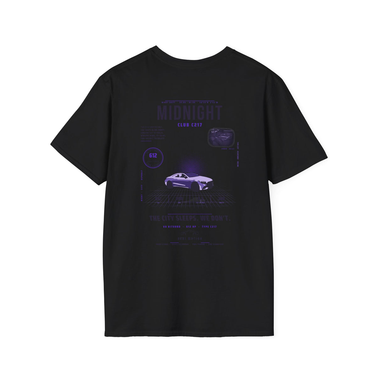 Camiseta Midnight Club — estampado «The City Sleeps, We Don’t»