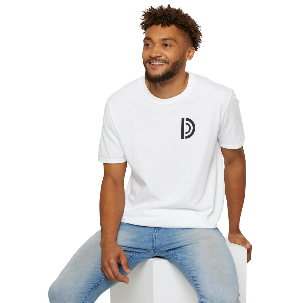 Camiseta Midnight Club — estampado «The City Sleeps, We Don’t»